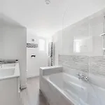 3 Bedroom Lovely Home In Royan Дом отдыха