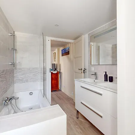 3 Bedroom Beautiful Home In Royan *