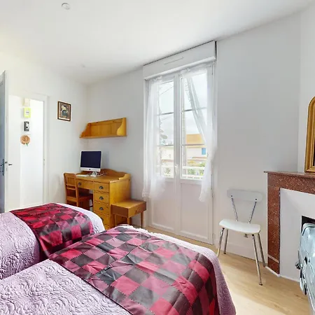 3 Bedroom Beautiful Home In Royan *